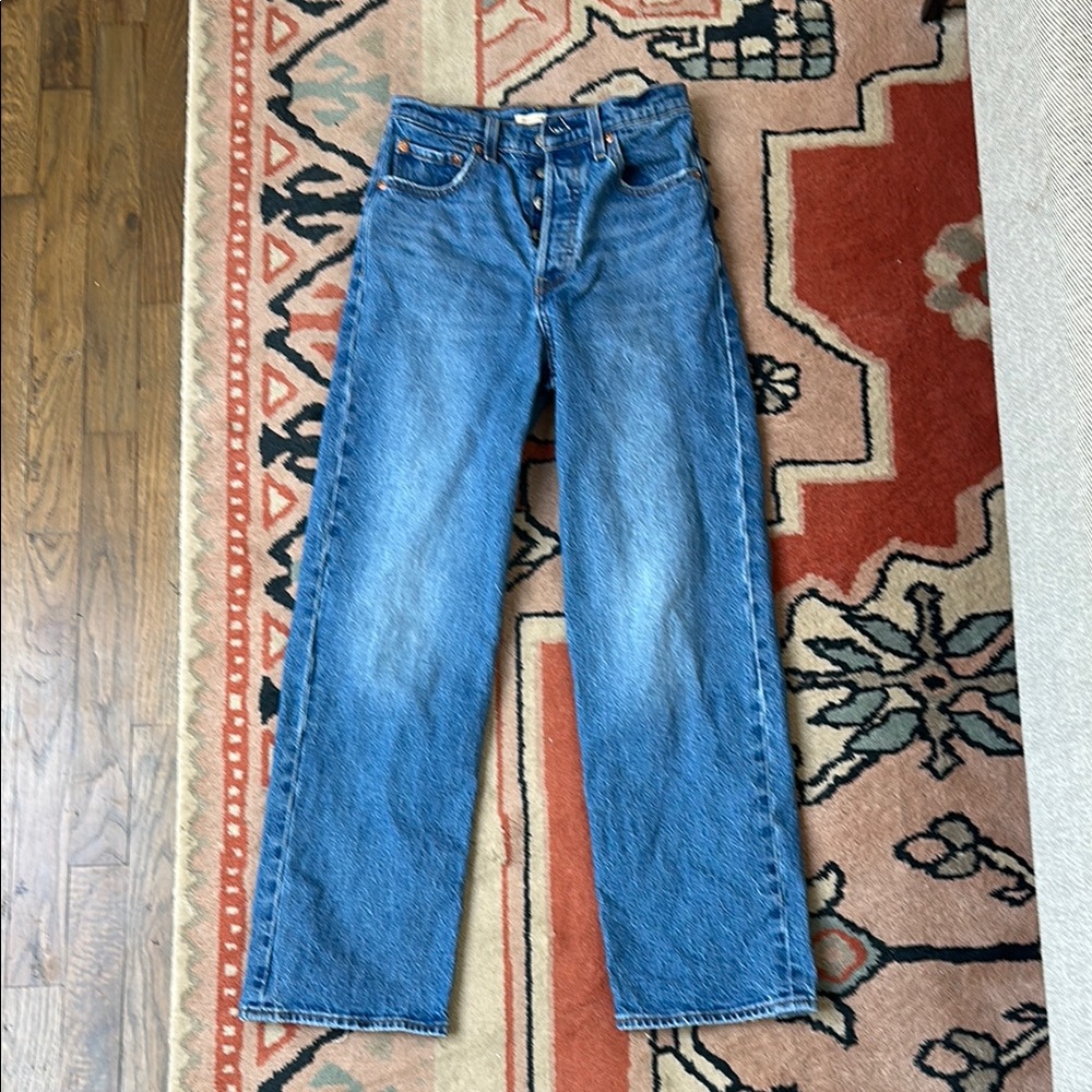 Women’s Levi’s Ribcage straight ankle size 25, 29 length. Wash: Dance Around